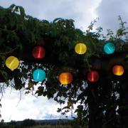 Bunte LED Solarlichterkette mit 10 Lampions