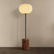 Audo JWDA Stehleuchte, roter Travertin, Höhe 150 cm, dimmbar