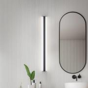 Helestra LED-Spiegellampe LOOM, Länge 120 cm, schwarz, IP44