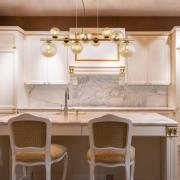 Hängeleuchte Riha, Länge 86 cm, messingfarben, amber, 9-flg.